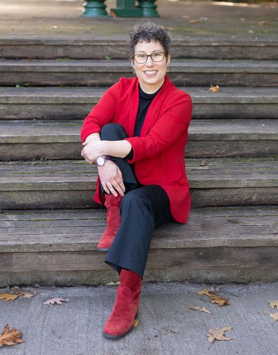 A photo of Michelle Waitzman.