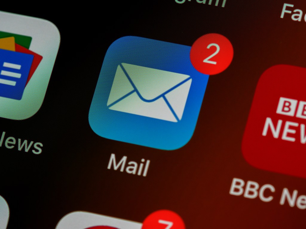 An email notification logo with two new unread emails.