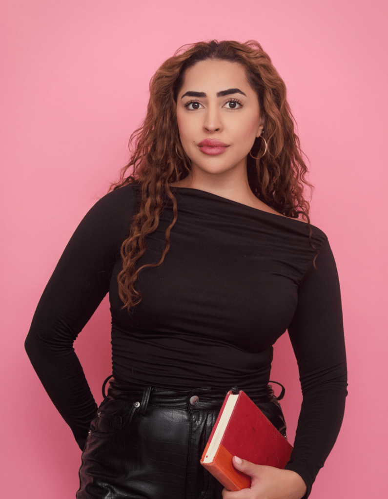 A headshot of Chloe Robinson.